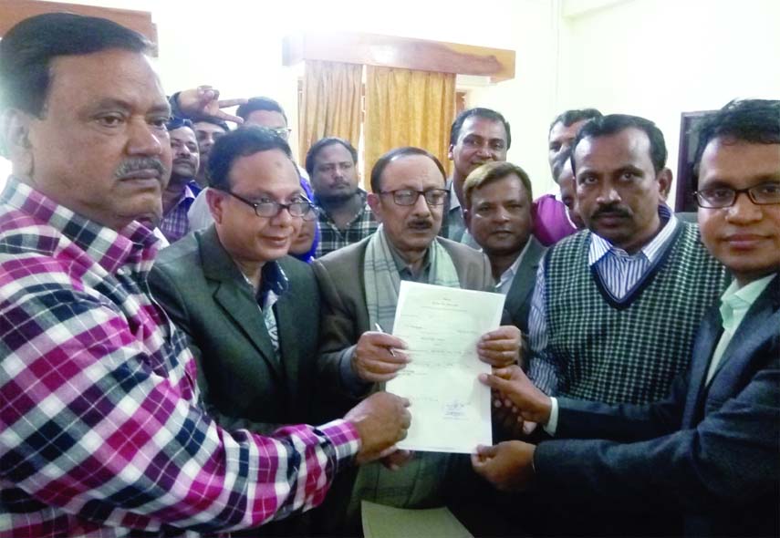 DINAJPUR (South): Primary and Mass Education Minister Md Mustafizur Rahman Fizar MP submitting nomination paper for Dinajpur -5 Constituency to Returning Officer Md Abdus Salam Chowdhury yesterday.