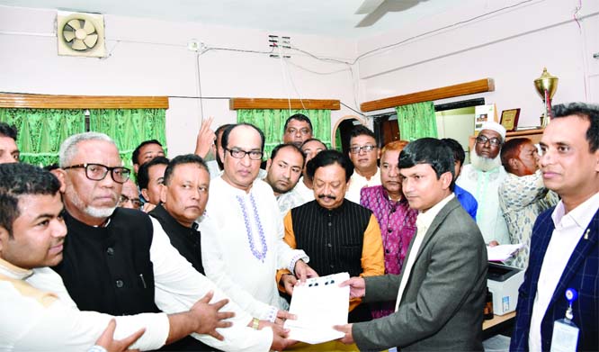 KULAURA(Moulvibazar): Grand Alliance nominated candidate M M Shaheen submitting nomination paper to Assistant Returning Officer Md Abdul Lais for Moulvibazar-2 on Wednesday.