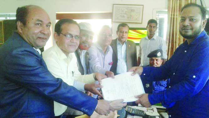 BETAGI (Barguna): Bangladesh Jatiya Party nominated candidate SS Nurul Islam Panna submitting nomination papers for Barguna-2 seat to the Assistant Returning Officer Md Rajib Ahsan on Wednesday.