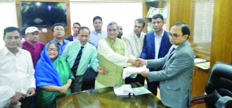 MOULVIBAZAR: Md Tofayel Islam, DC receiving nomination paper from Awami League nominated candidate and District Awami League President Naser Ahmed for Moulvibazar-3 seat recently.