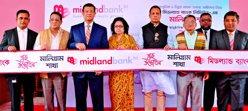 Nilufer Zafarullah, M.P, Chairman of Midland Bank Limited, inaugurating its Maligram Branch at Bhanga Upazila in Faridpur on Thursday as chief guest. Md. Ahsan-uz Zaman, CEO, Dr. Kazi Shahid ullah, Audit Committee Chairman, Kazi Omar Zafar, Director of th