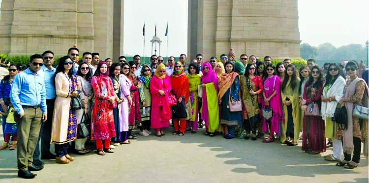 A representative team of Bangladesh Army at a photo session held recently while the team visited some historical places in Delhi, Agra and Kolkata in India. ISPR photo