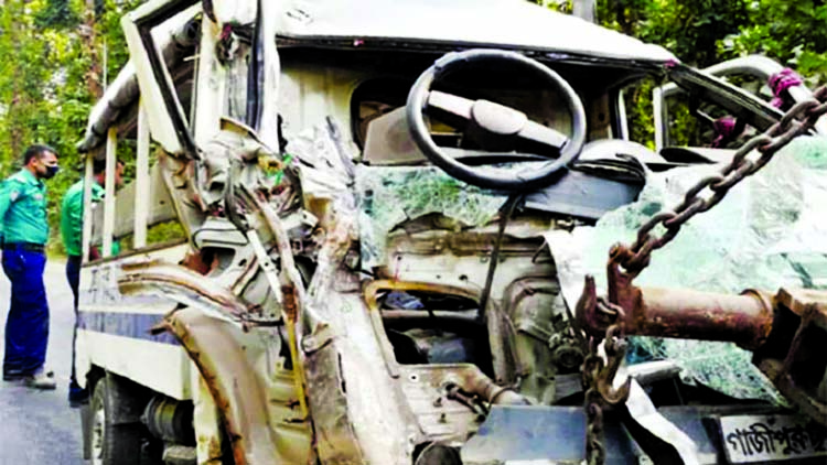 A bus and a human hauler collided head-on in Haldoba area of Rajendrapur in Gazipur on Monday leaving five people dead and six others injured.
