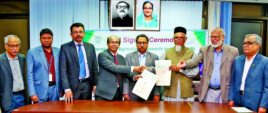 Dr. Md. Abdul Wahab, Director (Training & Communication) of Bangladesh Agricultural Research Institute (BARI) and Manoj Kanti Bairagi, General Manager of Bangladesh Bank (BB), exchanging a MoU signing document at BARI conference room recently. Dr. Abul Ka