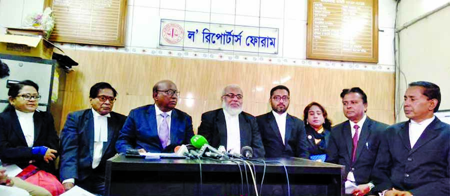 Bangladesh Jatiya Ainjibi Samity led by Senior Advocate Shah Mohammad Khasruzzaman speaking at a press conference on the Supreme Court Law Reporters' Forum premises, demanding release of Barrister Mainul Hosein including all arrested lawyers on Tuesday.
