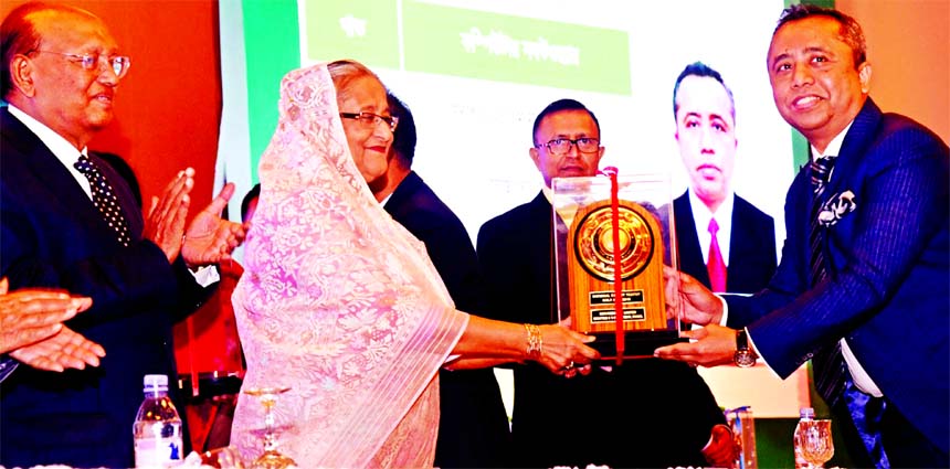 ASM Mohiuddin Monem, Chairman and Co-founder of ServicEngine BPO, receiving the National Export Trophy (Gold) from Prime Minister Sheikh Hasina for five consecutive years for ServicEngine's contribution to the "Vision 2021 of Digital Bangl