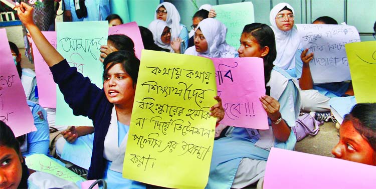 Students of Viqarunnisa Noon School and College demonstrating for the 3rd consecutive day on Thursday for implementing their 6-point demand.