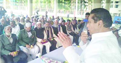 KALKINI (Madaripur): Bangladesh Awami League Office -Secretary and nominated candidate for Madaripur -2 Constituency Dr Abdus Sobhan Golap exchanging views with freedom fighters of Kalkini on Thursday.