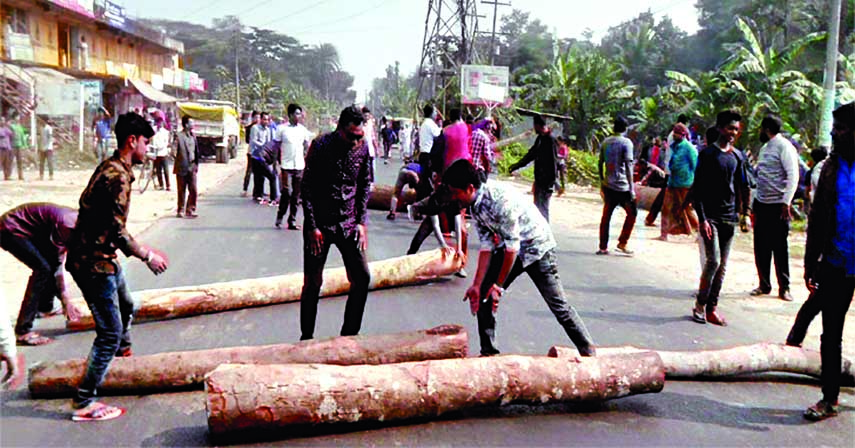 A section of AL leaders and activists of Chandpur-4 seat blocked the road with wood-logs protesting party nomination to Dr Shamsul Bhuiyan on Saturday.