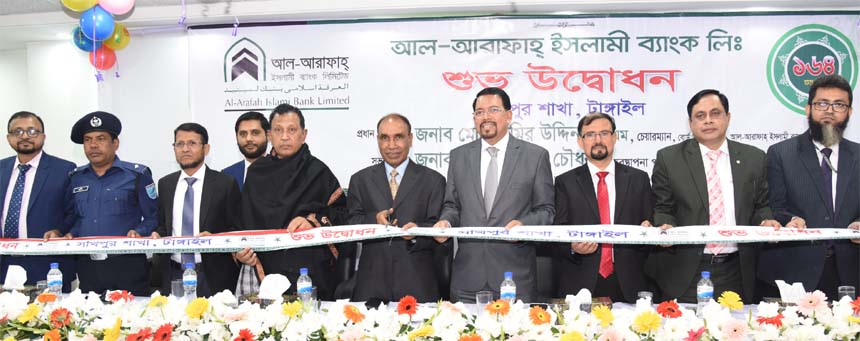 Amir Uddin, Audit Committee Chairman of Al-Arafah Islami Bank Limited, inaugurating its 164th branch at Shakipur in Tangail on Sunday. Farman R Chowdhury, Managing Director, Md. Monjurul Alam, EVP of the Bank and local elites were also present.