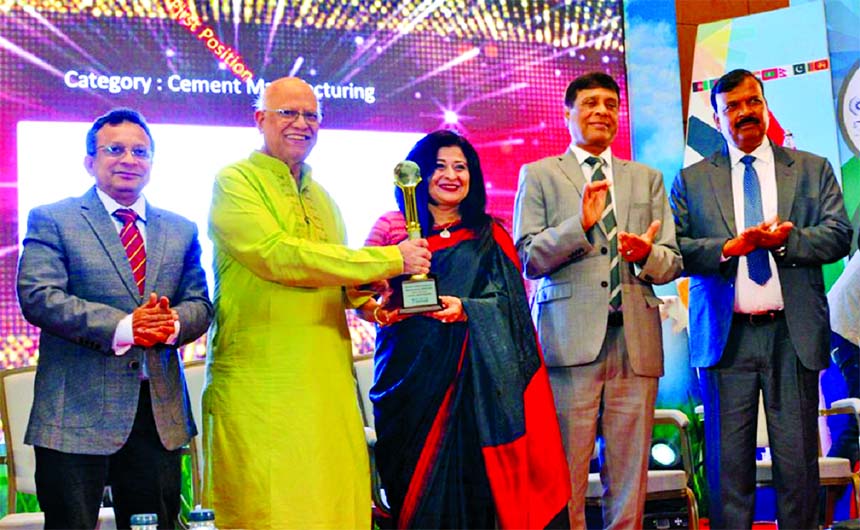 Farzana Chowdhury, Managing Director of Green Delta Insurance Company Limited, receiving the ICMAB Best Corporate Award in Insurance trophy for the first prize in Insurance category from Finance Minister Abul Maal Abdul Muhith at a function in the city on