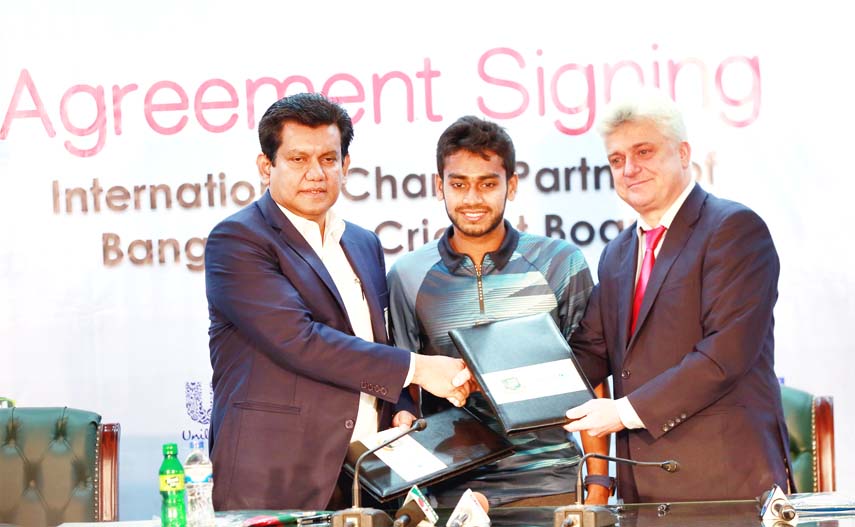 CEO of BCB Nizam Uddin Chowdhury Sujan (left) shaking hands with Edouard Beigbeder, UNICEF Representative in Bangladesh after signing an agreement between BCB and UNICEF at the conference room in the Sher-e-Bangla National Cricket Stadium, Mirpur on Wedne