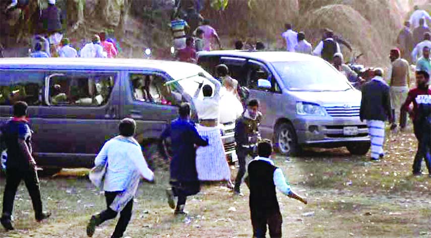 BNP candidate Abdul Mannan Talukder's motorcade came under attack at Taras area in Sirajganj on Wednesday.