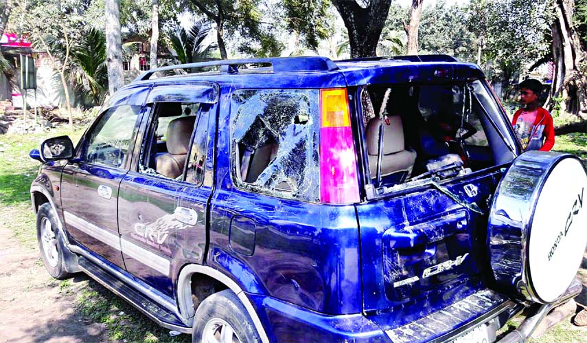 Oikyafront candidate Prof Abu Sayeed's motorcade came under attack in his constituency at Sathiya upazila in Pabna during his election campaign on Thursday.