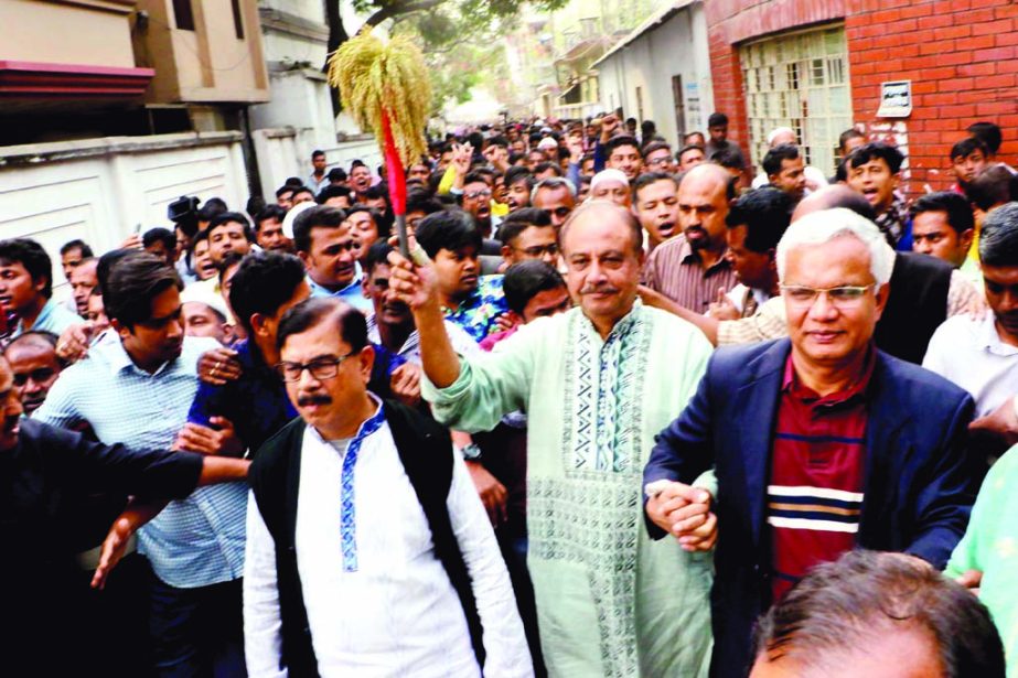 Jatiya Oikyafront leaders and activists conducting election campaign while going to Mymensingh on Saturday. This photo was taken from Mawna area in Gazipur.