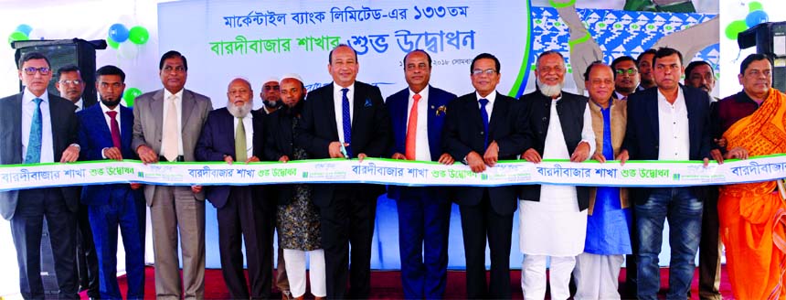 AKM Shaheed Reza, Chairman of Mercantile Bank Limited, inaugurating its 133rd branch at Barodibazar in Narayanganj on Monday. Shahidul Ahsan, Mosharraf Hossain, Directors, Kazi Masihur Rahman, Managing Director, Md. Zakir Hossain, DMD, other Senior Execut