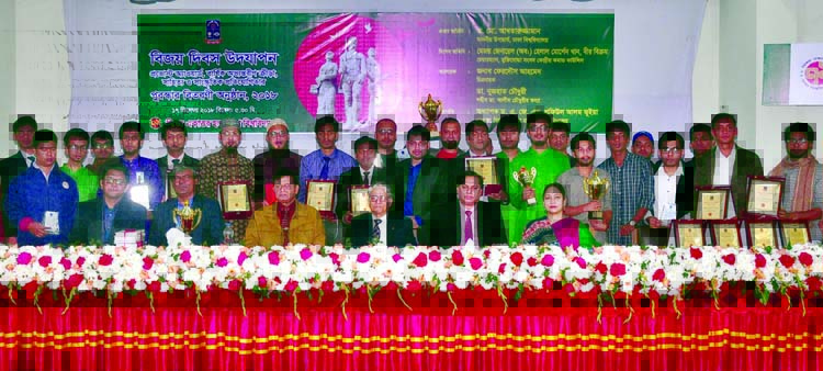 Vice-Chancellor of Dhaka University Prof Dr Akhtaruzzaman poses for photo session with the recipients of Provost Awards of Bijoy Ekattor Hall of DU in its auditorium on Tuesday.