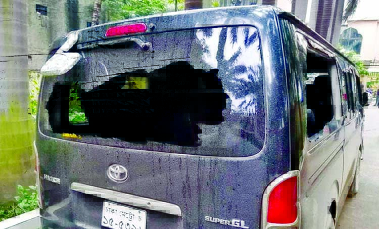 A micro bus of BNP candidate of Dhaka-8 seat Salahuddin Ahmed was vandalised while conducting campaign at Mirhazirbagh area on Tuesday.