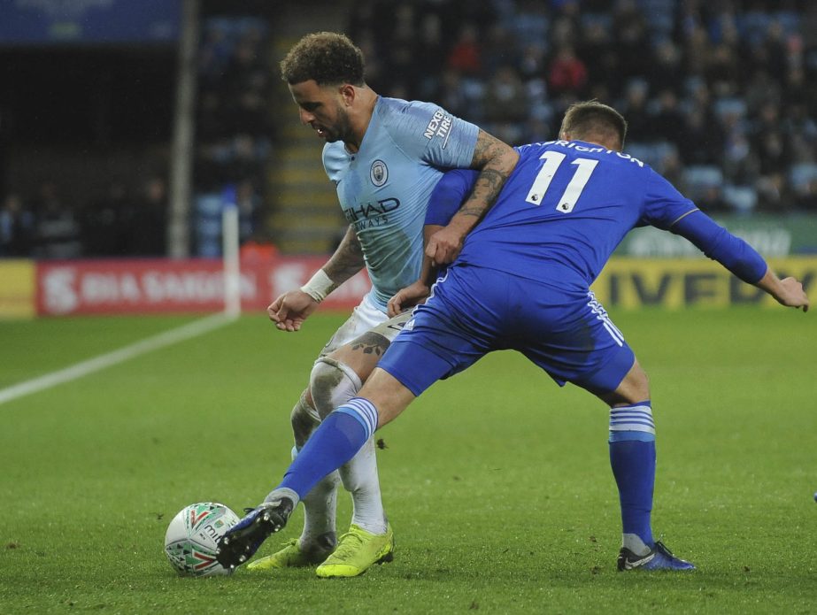 Manchester City's Kyle Walker (left) vies for the ball with Leicester City's Marc Albrighton during the English League Cup quarterfinal soccer match at the King Power stadium in Leicester, England on Tuesday.