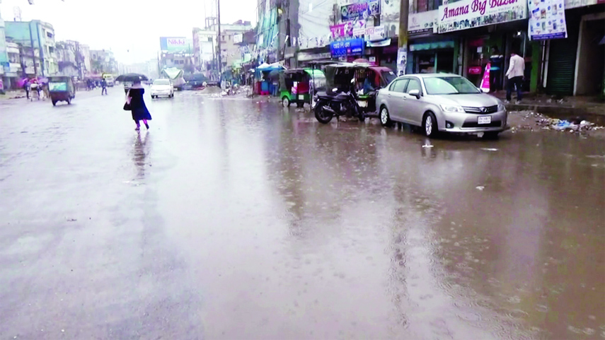 NATORE: Main roads at Natore town has been flooded and vehicle movement being hampered due to rain fall caused by low depression in the Bay of Bengal yesterday.