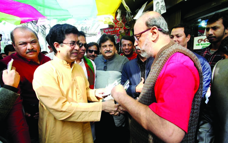 Awami League candidate for Dhaka-10 constituency Fazle Nur Taposh along with party colleagues conducting campaign seeking vote for 'Boat' in the city's Kalabagan area on Thursday.