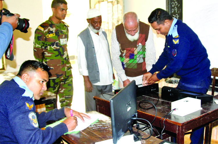 Election Commission officials demonstrating the ways how to use EVM for December 30 election. This photo was taken from Tikatuli Quamrunnisa Govt Girlsâ€™ High School on Thursday.