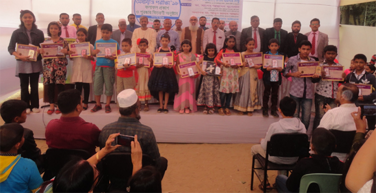 Scholarship awarded students seen with the guests of the programme at Parade Ground in the Port City recently.