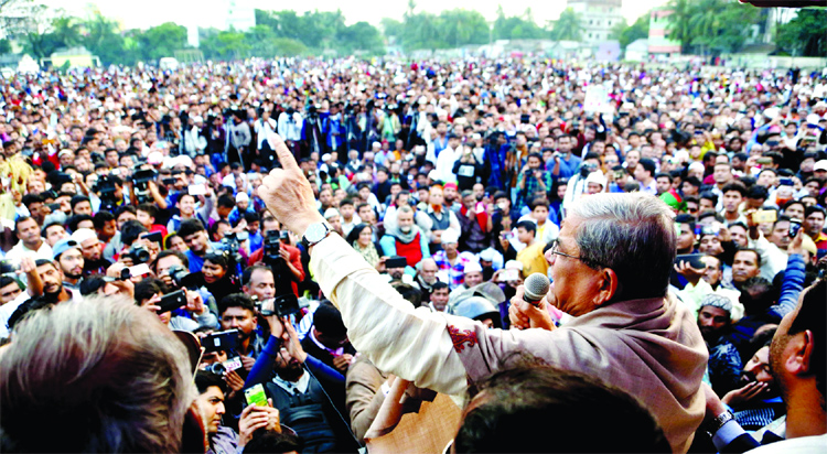 BNP Secretary General Mirza Fakhrul Islam Alamgir addressing a public meeting at the Sonapur High School Maidan in Narayanganj on Friday.