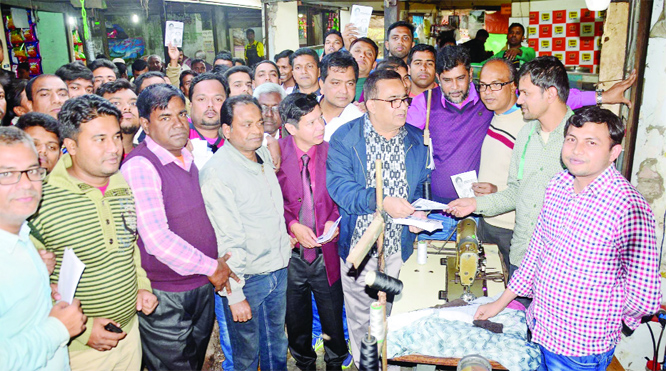 BOGURA: VP Saiful Islam, President, Bogura District BNP with other activists conducting election campaign on behalf of BNP candidate Mirza Fakrul Islam Alamgir from Bogura -6 Seat at Hawkers' Market on Saturday.