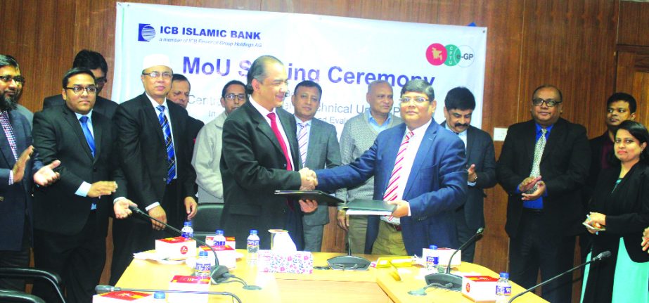 Md. Faruque Hossain, Director General of Central Procurement Technical Unit (CPTU) under Planning Ministry and Muhammad Shafiq Bin Abdullah, Managing Director of ICB Islamic Bank Limited, exchanging a MoU signing document on "Receipt of Payments from Ten