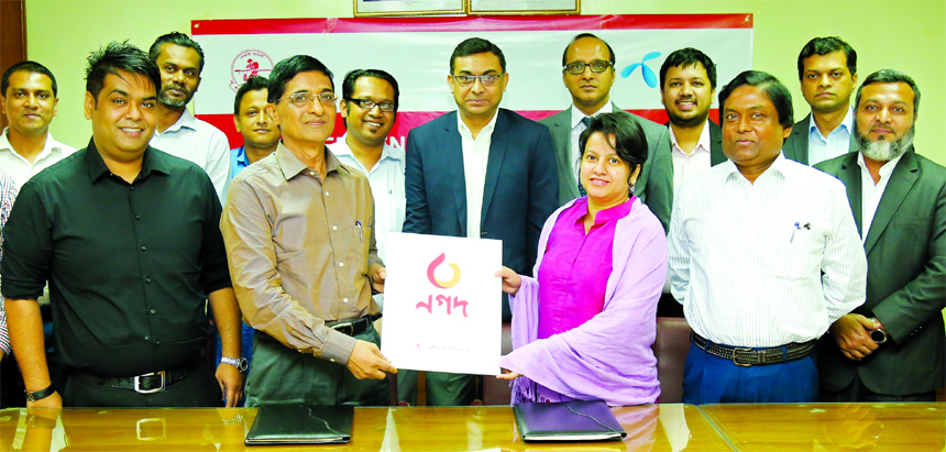 Rasheda Sultana, Head of Financial Services of Grameenphone Limited and Sushanto Kumar Mondol, Director General of Bangladesh Post Office (BPO), exchanging a MoU signing document at GPO head office in the city recently. Senior officials from both the orga
