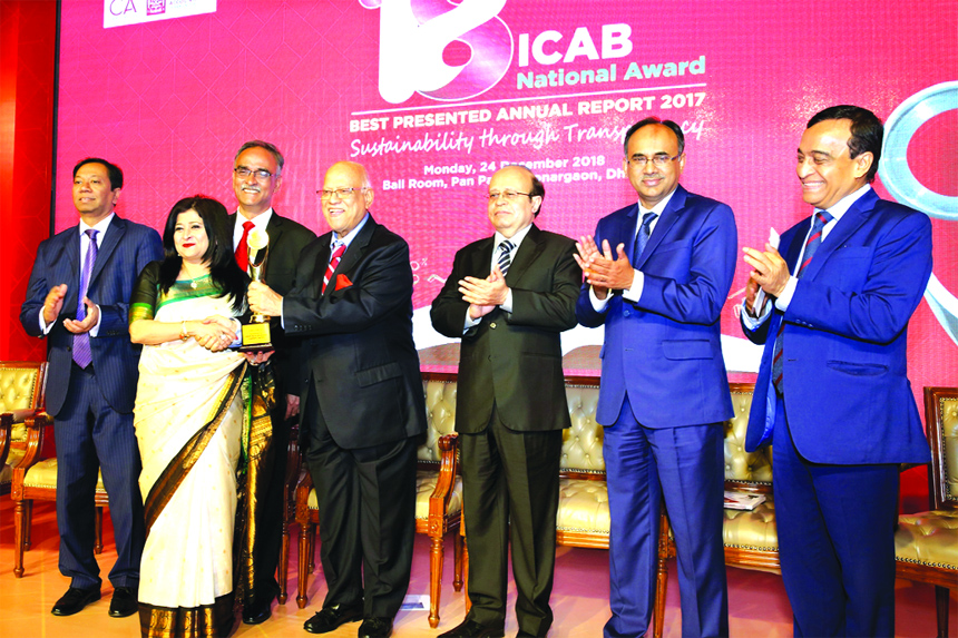 Farzana Chowdhury, Managing Director of Green Delta Insurance Limited, receiving the 18th ICAB National Awards for the best presented annual report of 2017 in Insurance Category from Finance Minister Abul Maal Abdul Muhith at a hotel in the city on Monday