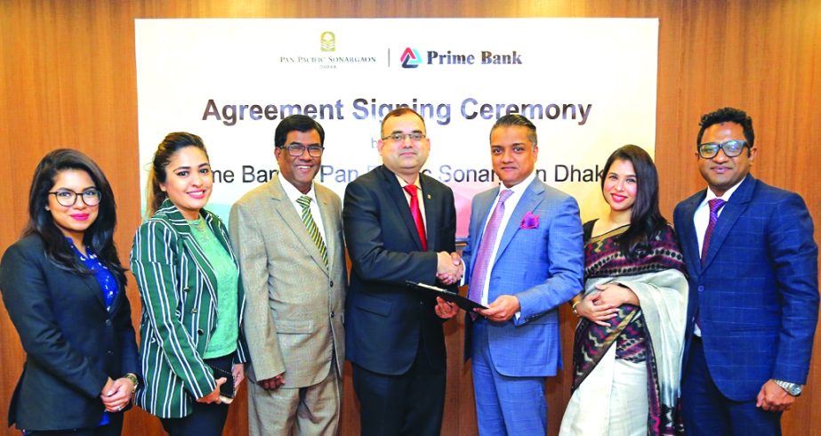 Asif Ahmed, Director (Finance) of Pan Pacific Sonargaon Hotel, and ANM Mahfuz, Head of Consumer Banking of Prime Bank Limited, exchanging an agreement signing document at the Banks head office in the city recently. Under the deal, the hotel will allow Pla