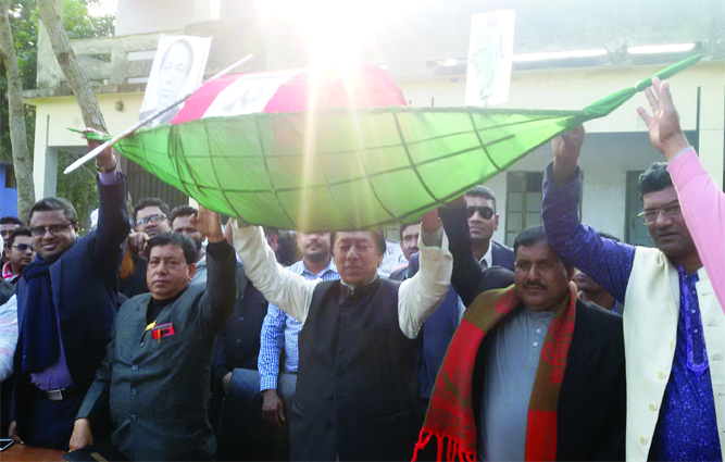 MADHUKHALI (Faridpur): Monjur Hossain Bulbul, Awami League candidate from Faridpur-1 Seat with other leaders at Kamaldia Union attended an electioneering on Monday.