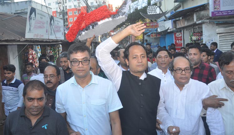Awami League candidate Barrister Mohibul Hasan Chowdhury Nowfel from Chattogram -9 Seat waving hands during an election campaign at Askadighipar area recently.