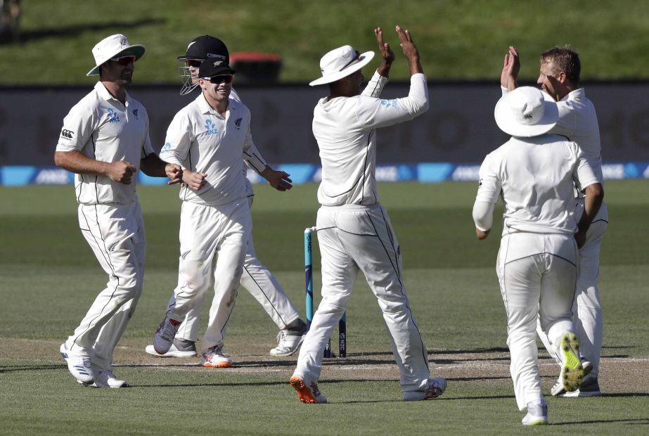 New Zealand's Neil Wagner is congratulated by teammates after taking the wicket of Sri Lanka's Roshen Silva during play on day four of the second cricket Test between New Zealand and Sri Lanka at Hagley Oval in Christchurch, New Zealand on Satu