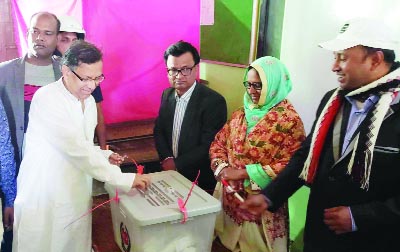 KASHBA (Bâ€™Baria): Law Minister Anisul Haq casting his vote at Paniarup Primary School Centre in the national election yesterday.