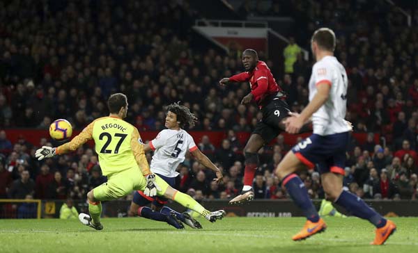 Manchester United's Romelu Lukaku (second right) scores his side's fourth goal of the game during the English Premier League soccer match between Manchester United and AFC Bournemouth at Old Trafford, Manchester, England on Sunday.