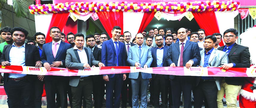 Eleash Mridha, Managing Director of PRAN Group, inaugurating a new outlet of Daily Shopping (a concern of PRAN Group) at sector-4 in city's Uttara area recently. Galib Farrokh Bakht, Assistant General Manager (operation) and Miraj Sarker, Assistant Brand