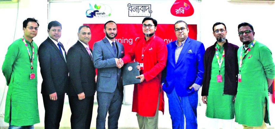 Rafiqul Hoque, Vice-President (Customer Lifecycle Management & International Business) of Robi and Ahmed Raquib, DGM (Branding) of Sarah Resort and Fortis Sports Ground, exchanging an agreement signing document at Robi's Corporate Office in the city rece