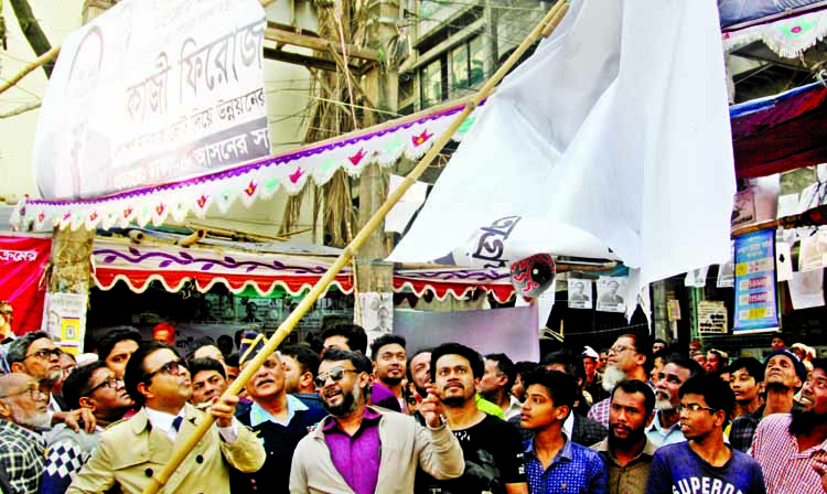 Mayor of Dhaka South City Corporation Sayeed Khokon removing banner and posters which were used in the 11th parliamentary elections. The snap was taken from the city's Suritola area on Wednesday.