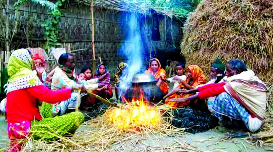 Cold hit people in Northern region getting warm by lighting fire with straws on Saturday.