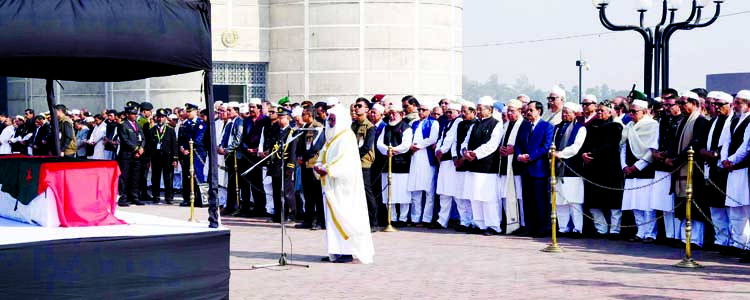 President M Abdul Hamid attended the Namaz -e- Janaza of Public Administration Minister and former general secretary of Bangladesh Awami League Syed Ashraful Islam at South Plaza of the Sangsad yesterday . Photo : BSS