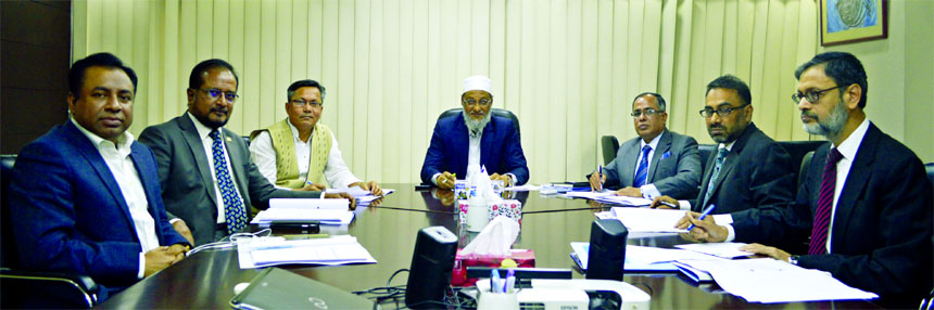 Anwar Hossain Chowdhury, EC Chairman of Islamic Finance and Investment Limited (IFIL), presiding over its 134th meeting at its head office in the city Sunday. AZM Saleh, Managing Director, SM Bakhtiar Alam, Liaquat Hossain Moghul, KBM Moin Uddin Chisty, M