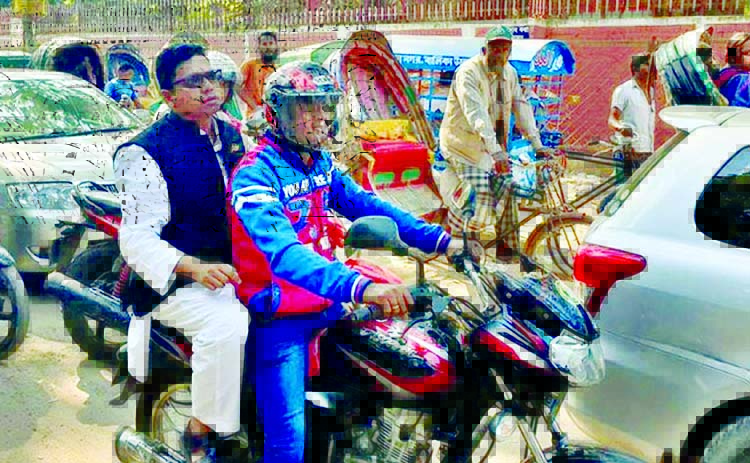 State Minister for ICT Division Zunaid Ahmed Palak going to his office riding on a motorbike on Tuesday on his first working day. Photo collected from facebook