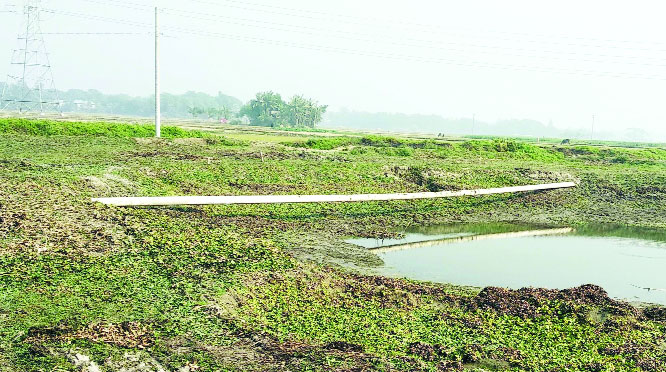 MURADNAGAR (Cumilla): The risky hanging gas pipeline at Muradnagar Upazila has been laying opened for three years. This snap was taken yesterday.