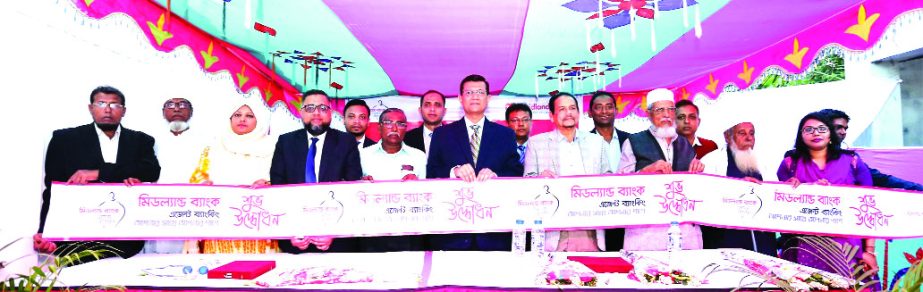 Md. Ahsan-uz Zaman, Managing Director of Midland Bank Limited, inaugurating a new Agent Banking Centre at Aichgati in Rupsha in Khulna on Thursday. Md. Ridwanul Haque, Head of Retail Distributions & Agent Banking Division, Monowar Hossain, Head of Khulna