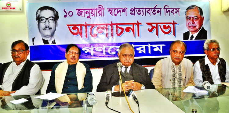 Gono Forum President Dr Kamal Hossain speaking at a discussion marking the Bangabandhu's Home-coming Day at the Dhaka Reporters' Unity (DRU) on Thursday.