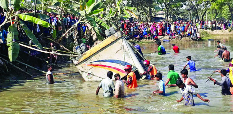About 30 people were injured as passenger bus skidded into the roadside ditch at Nazirpur area of Atpara Upazila in Netrakona due to reckless driving on Saturday.