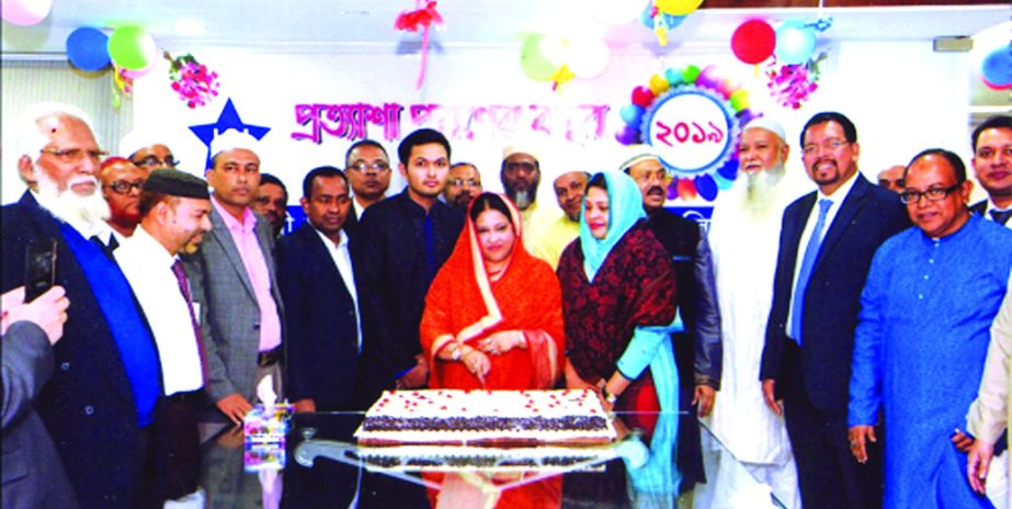 Shahida Anowar, Chairman of Islami Commercial Insurance Company Limited, inaugurating its 19th anniversary celebration programme at its head office in the city recently. Md. Anowar Hossain, Chief Adviser, AZM Shamsul Alam, Adviser, Mir Nazim Uddin Ahmed,
